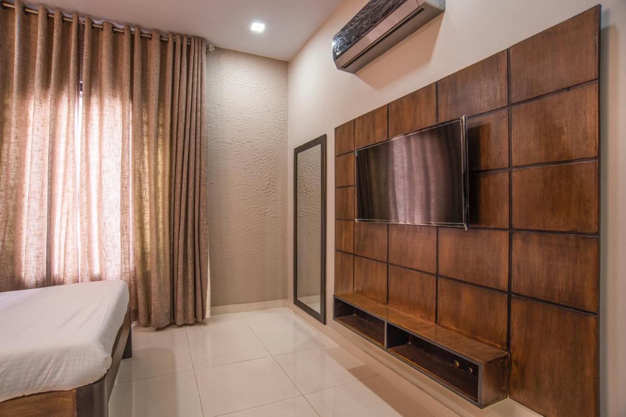 ฮิลล์ไซด์โฮมส์ Hotel การาจี ภายนอก รูปภาพ