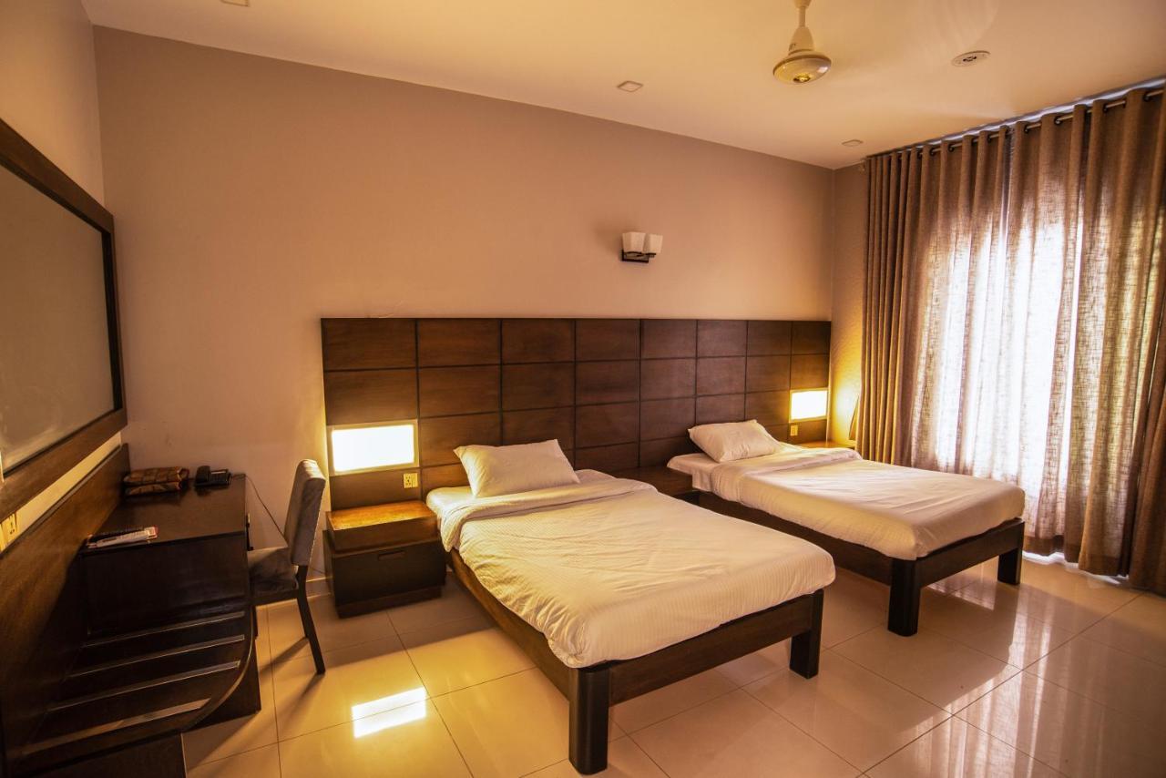 ฮิลล์ไซด์โฮมส์ Hotel การาจี ภายนอก รูปภาพ
