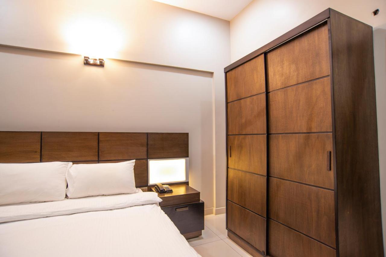 ฮิลล์ไซด์โฮมส์ Hotel การาจี ภายนอก รูปภาพ