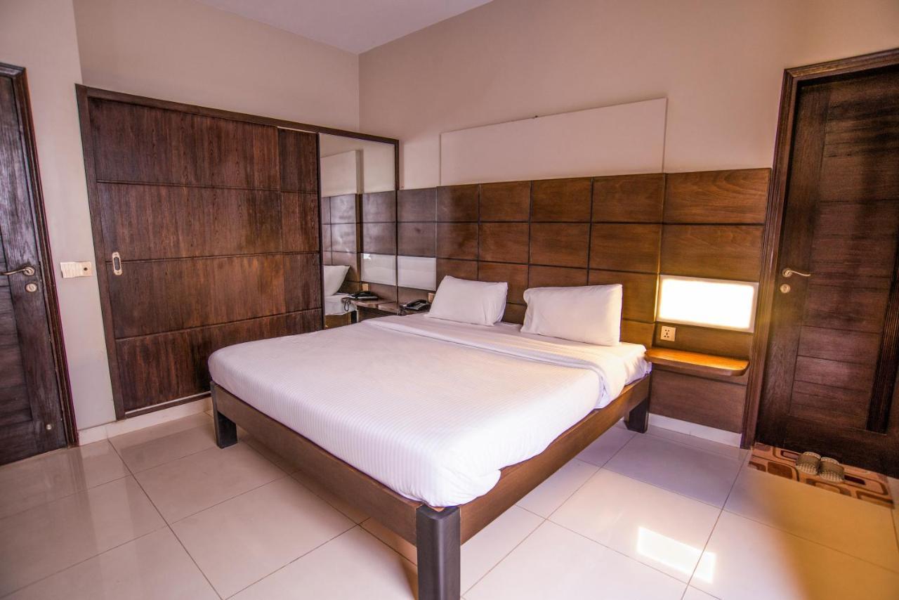 ฮิลล์ไซด์โฮมส์ Hotel การาจี ภายนอก รูปภาพ