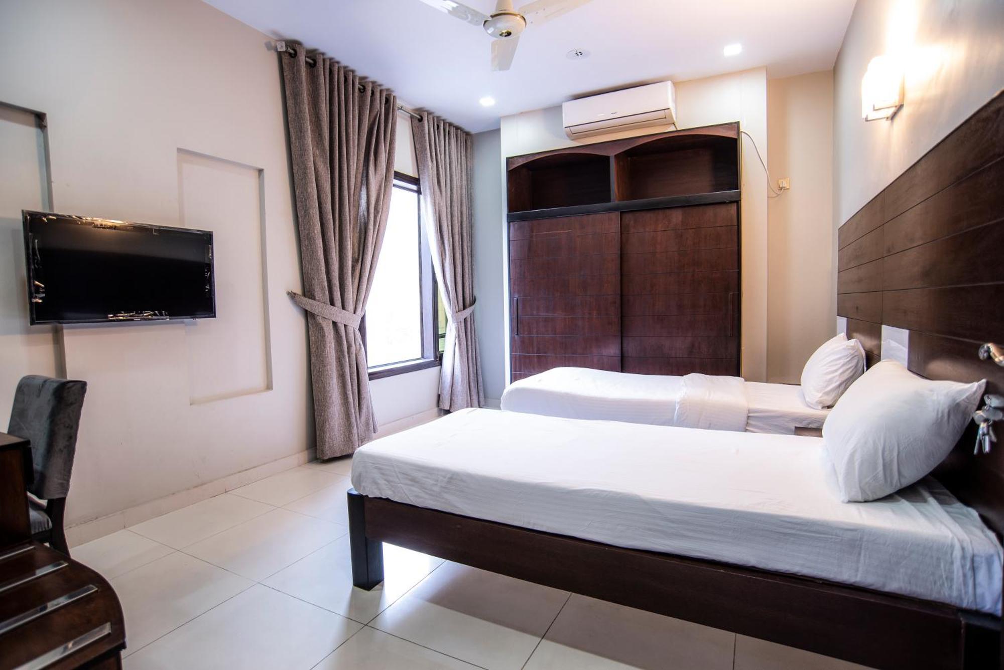 ฮิลล์ไซด์โฮมส์ Hotel การาจี ภายนอก รูปภาพ